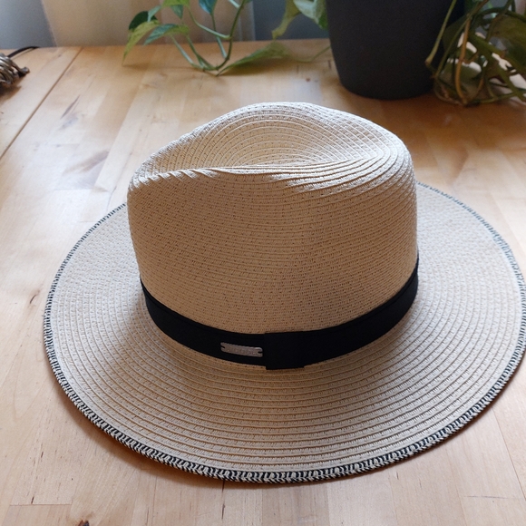 Coal Brand Off White Summer Hat Made of 100% Paper - Picture 2 of 8